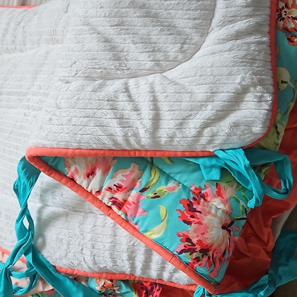 Carousel Designs Coral Floral Bedding 4 piece Set - Picture 5 of 8